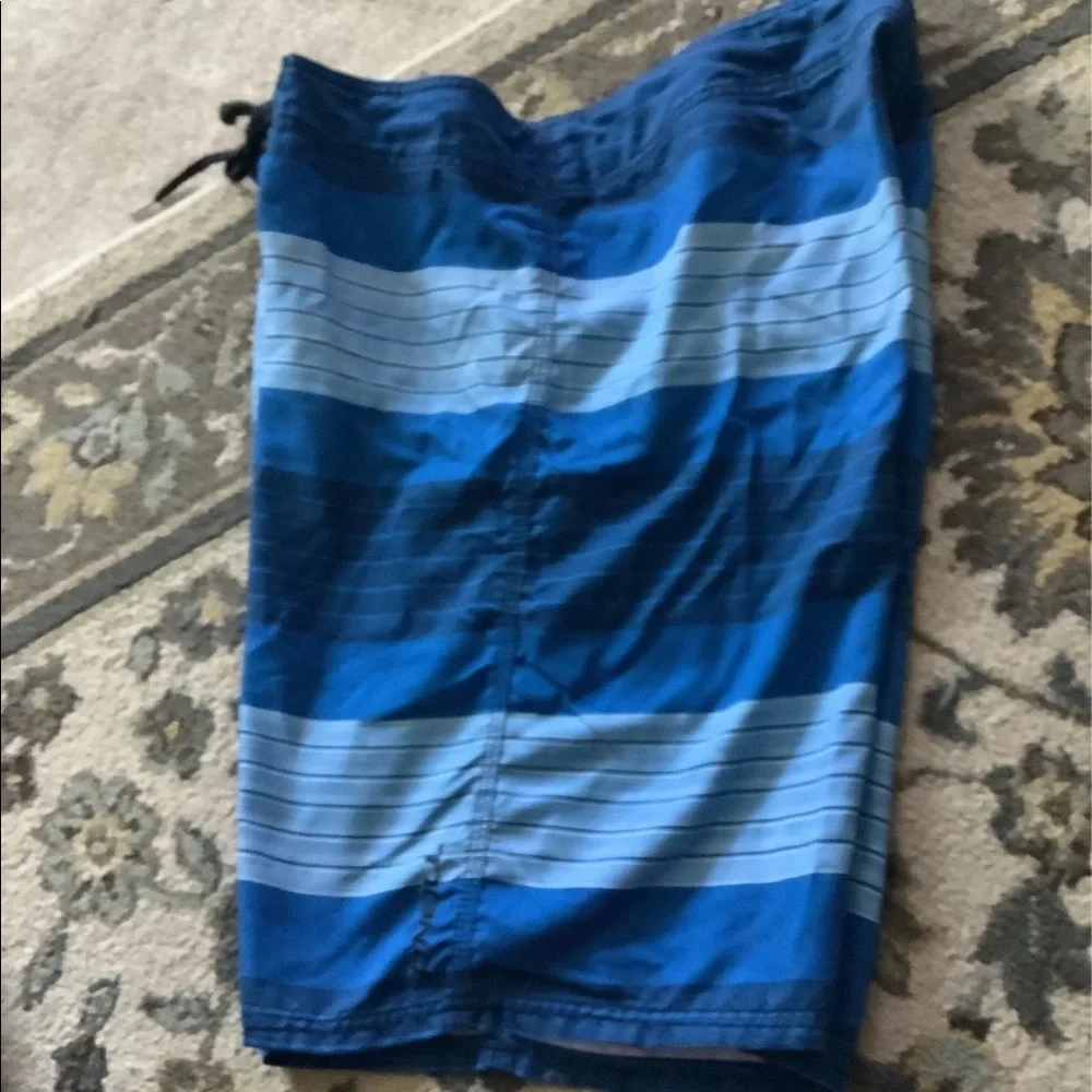 O’Neill board shorts blue black striped 36 waist in great condition. 🏄🏽 - Picture 3 of 13